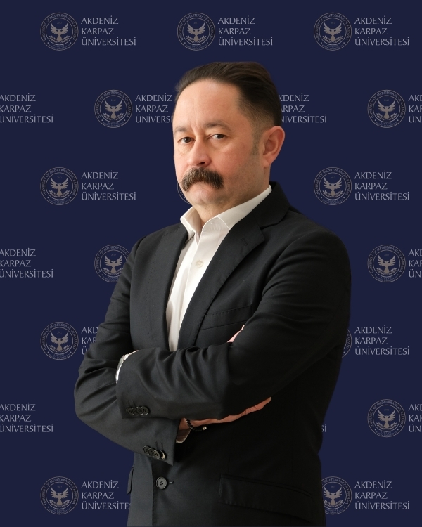 Yrd. Doç. Dr. Turan CAVLAN<br><span>SBE Uluslararası İlişkiler Ana Bilim Dalı Başkanı</span>